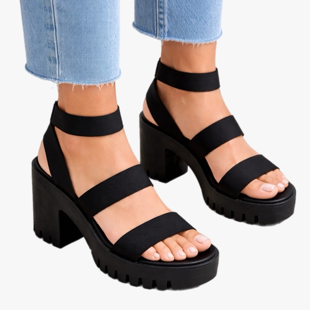Vintage Y2K Mudd Strappy Lug Sole Chunky Heel Sandal Size 8.5